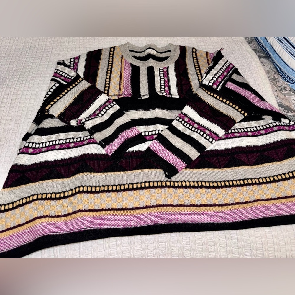 Easel, oversized, cropped womens sweater. Size Medium. Only worn once.